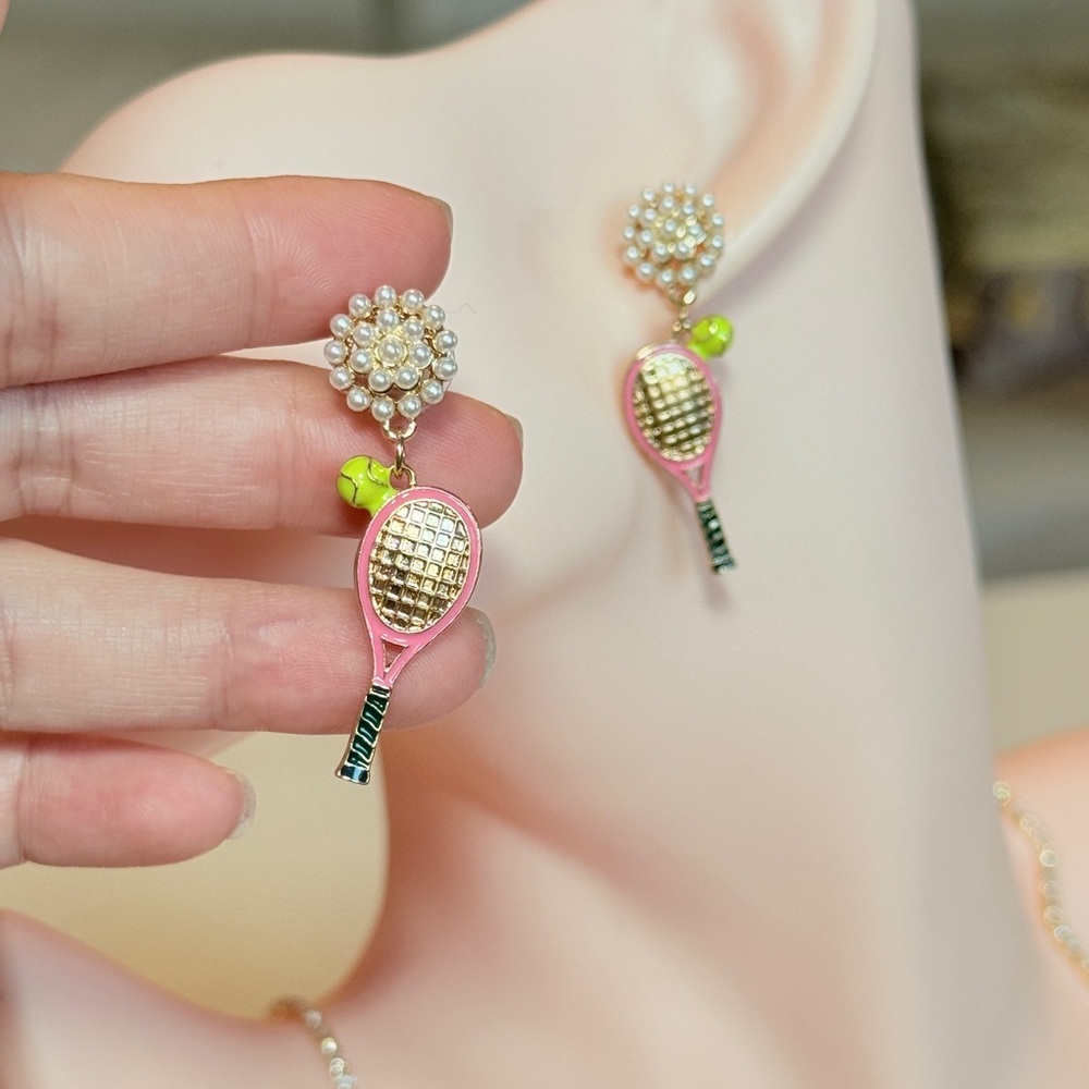 ⚜️ Tennis Racket Pearl Drop Earrings - Picture 4 of 6
